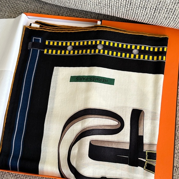 NEW  HERMES Lettres Equestres 100% Cashmere Shawl 140 Scarf w/ Receipt - Picture 3 of 13